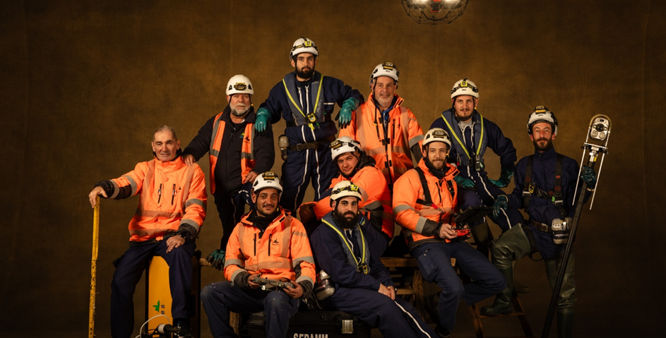 PORTRAIT DE FAMILLE - LES EGOUTIERS PHOTOGRAPHIES PAR YANN ARTHUS BERTRAND